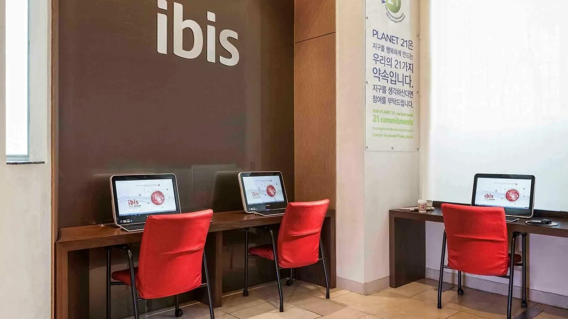 מלון Ibis Styles Ambassador Seoul Gangnam 3*,